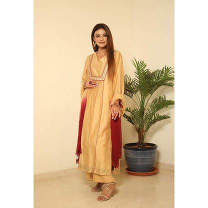 Finethreads by Hina & Nikhat Golden Pleated Kurta with Pant and Dupatta