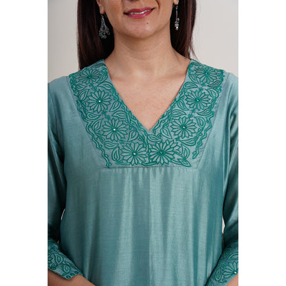 Finethreads by Hina & Nikhat Teal Mehr Kurta with Pant and Dupatta