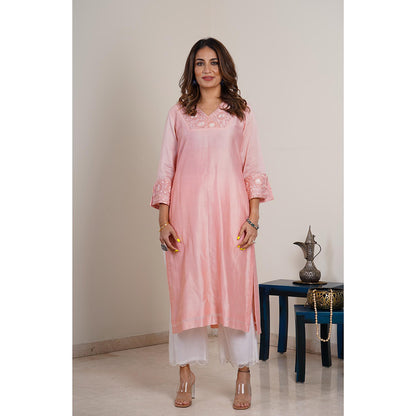 Finethreads by Hina & Nikhat Peach Gul-Rang Kurta with Pant and Dupatta