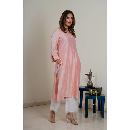 Finethreads by Hina & Nikhat Peach Gul-Rang Kurta with Pant and Dupatta