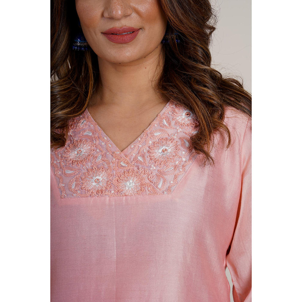 Finethreads by Hina & Nikhat Peach Gul-Rang Kurta with Pant and Dupatta