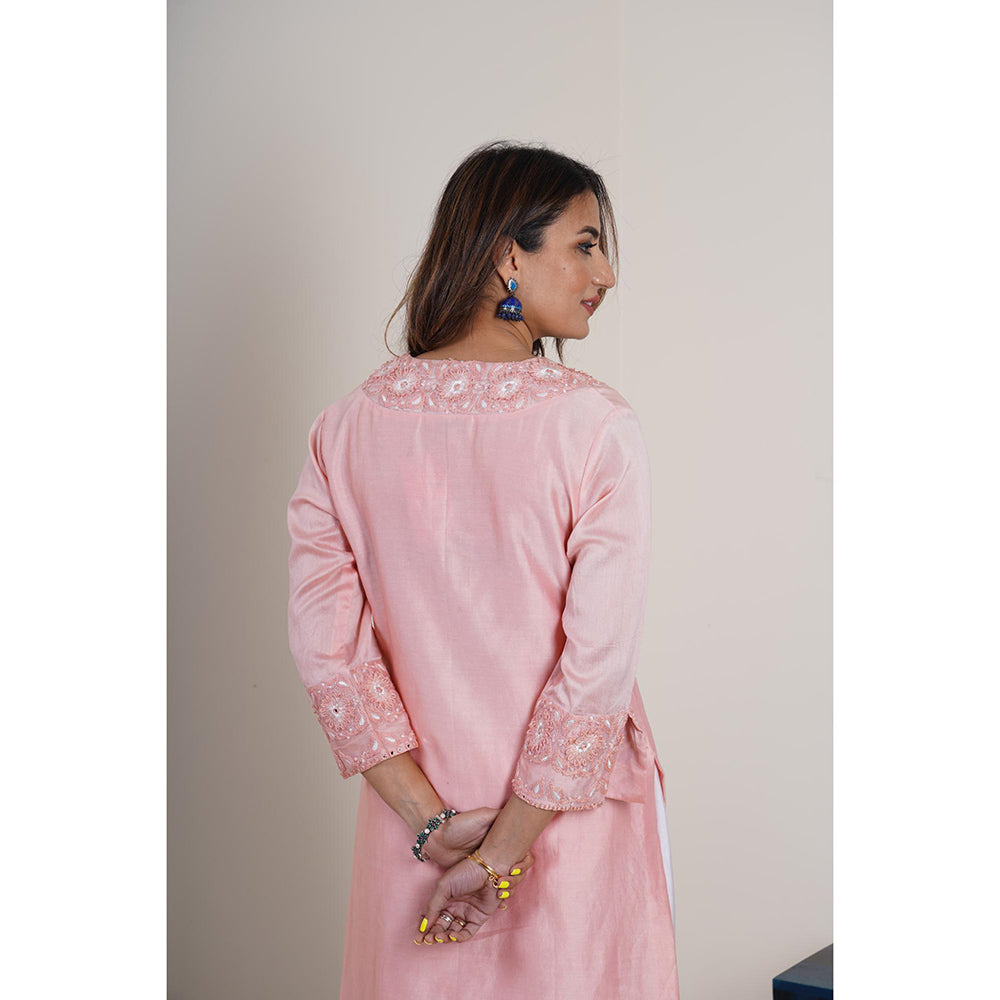 Finethreads by Hina & Nikhat Peach Gul-Rang Kurta with Pant and Dupatta
