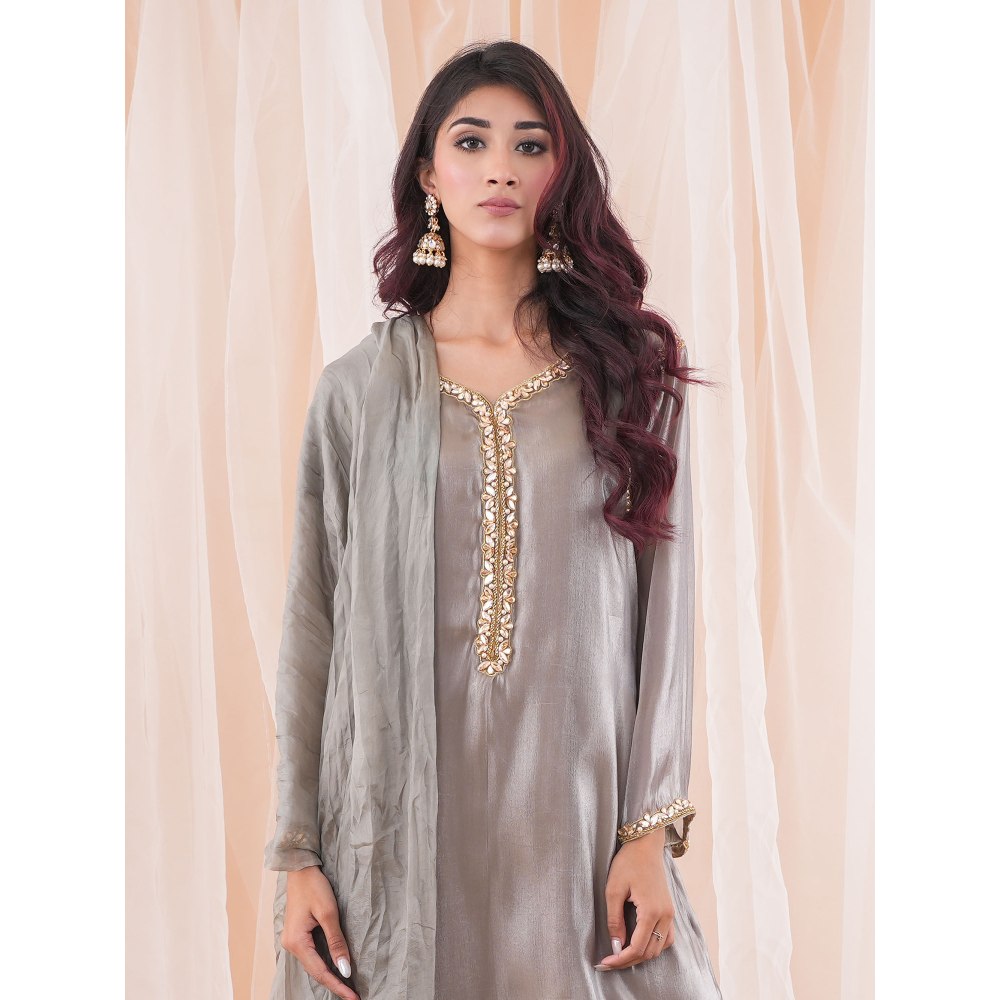 Farha Syed Grey Kurta (Set of 4)