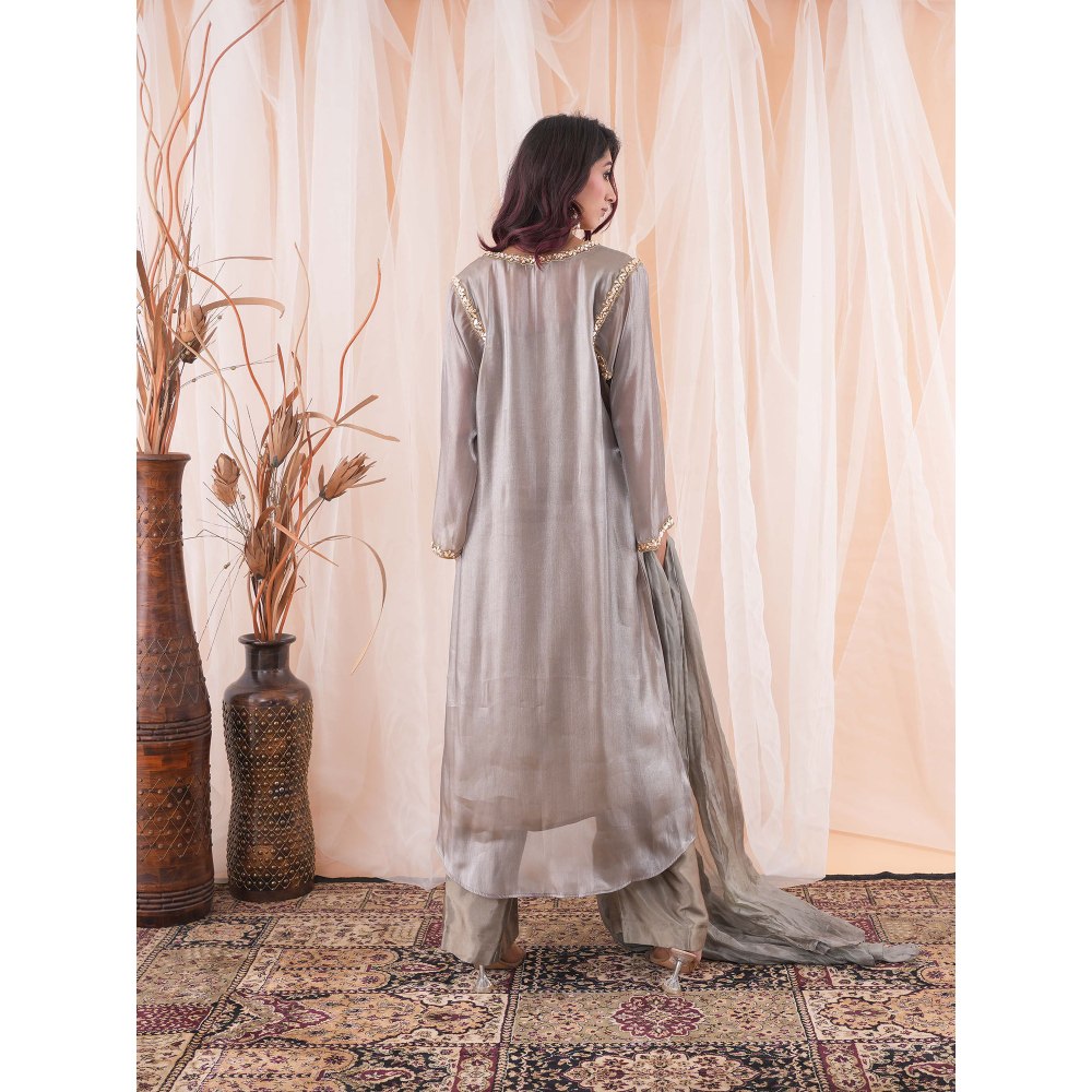 Farha Syed Grey Kurta (Set of 4)