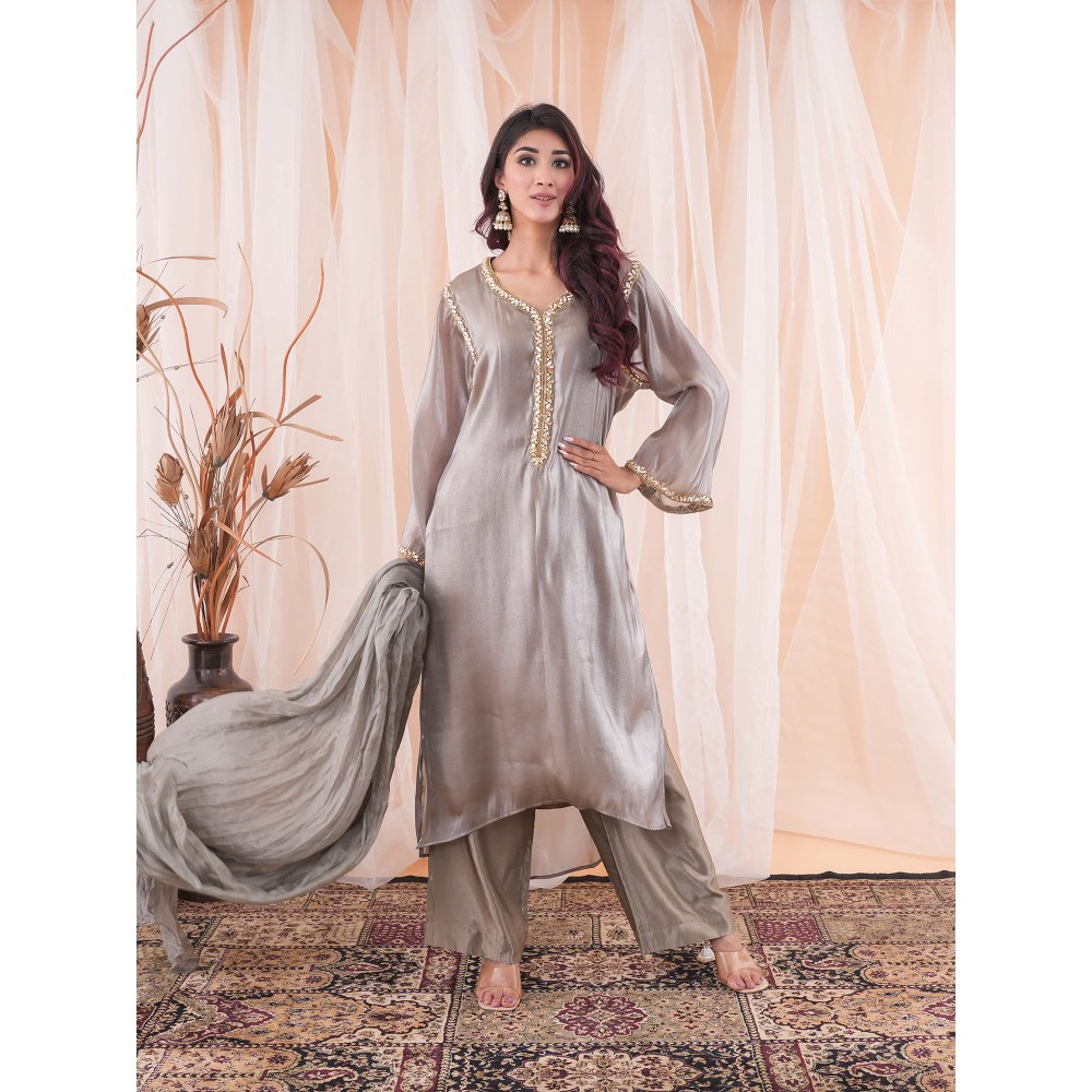 Farha Syed Grey Kurta (Set of 4)
