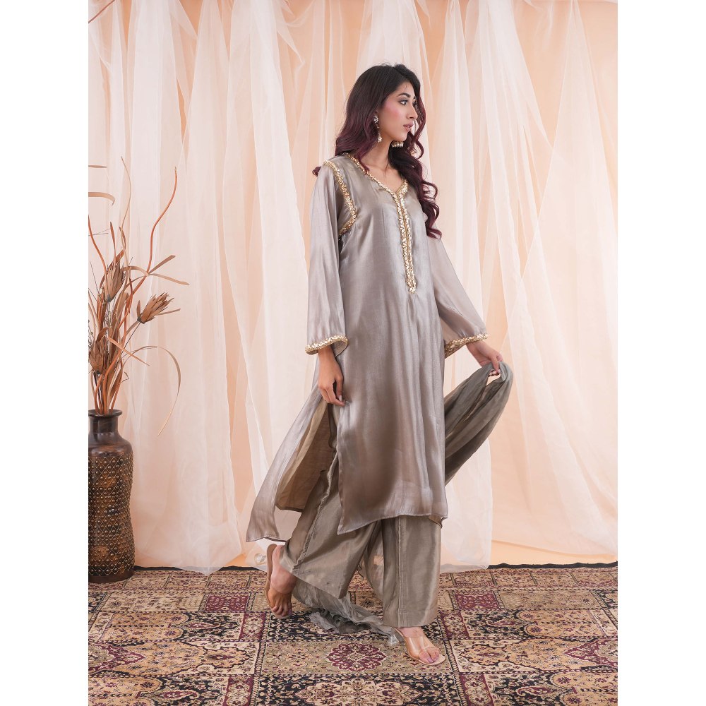 Farha Syed Grey Kurta (Set of 4)