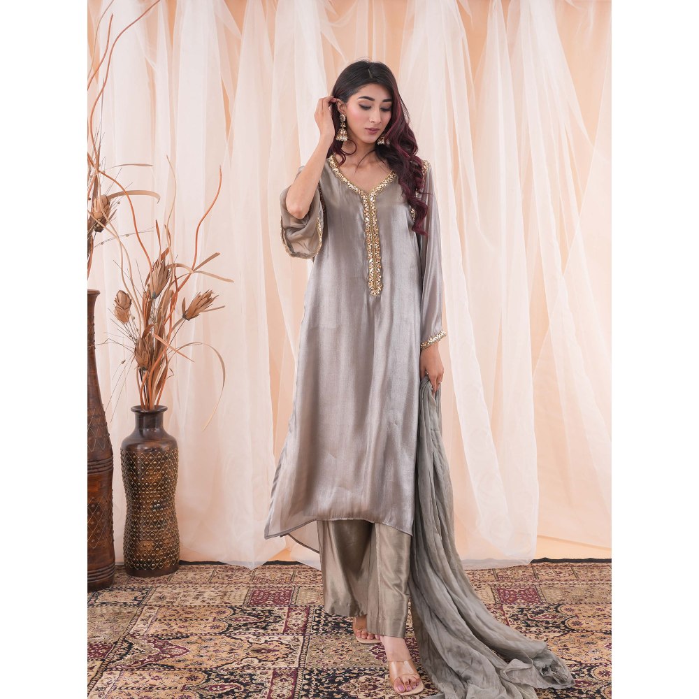 Farha Syed Grey Kurta (Set of 4)