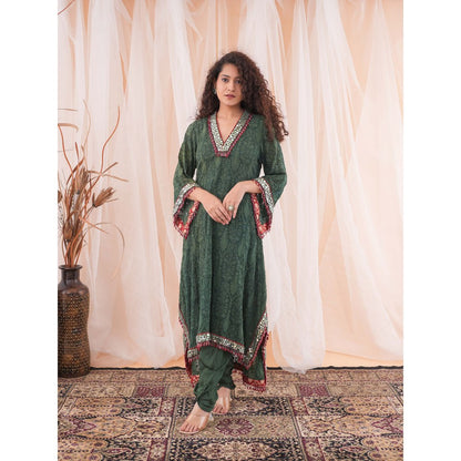 Farha Syed Green & Red Kaftan Kurta (Set of 2)