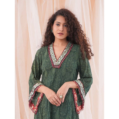 Farha Syed Green & Red Kaftan Kurta (Set of 2)