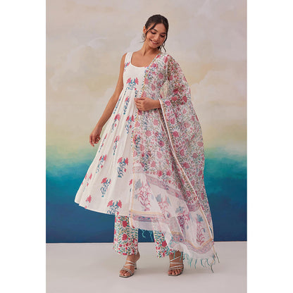 GANGA GRACE White Floral Printed Kurta with Pant and Dupatta