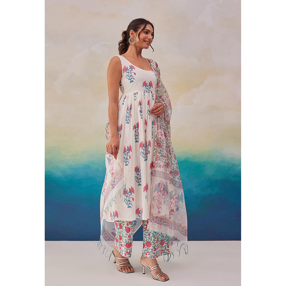 GANGA GRACE White Floral Printed Kurta with Pant and Dupatta