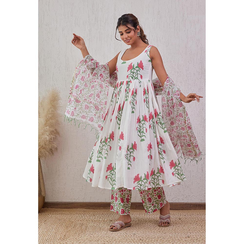 GANGA GRACE White Floral Printed Kurta Set with Dupatta