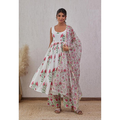 GANGA GRACE White Floral Printed Kurta Set with Dupatta
