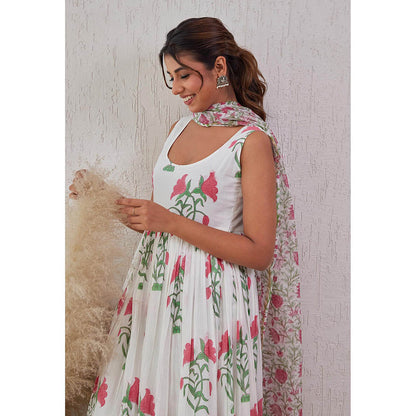 GANGA GRACE White Floral Printed Kurta Set with Dupatta