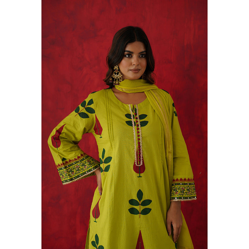 GANGA GRACE Women Cotton Printed Green Kurta with Pant and Dupatta