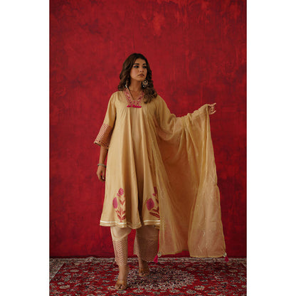 GANGA GRACE Women Art Silk Floral Beige Kurta with Pant and Dupatta