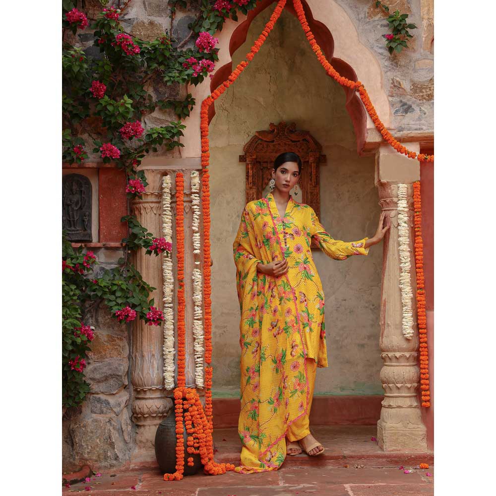 Gazab By Miku Kumar Yellow Ate Kurta with Pant and Dupatta (Set of 3)