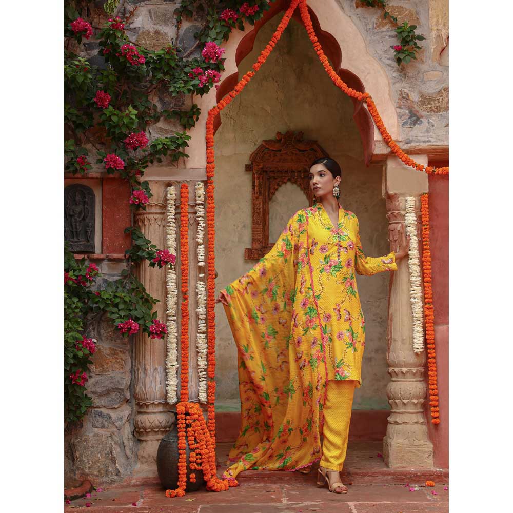 Gazab By Miku Kumar Yellow Ate Kurta with Pant and Dupatta (Set of 3)