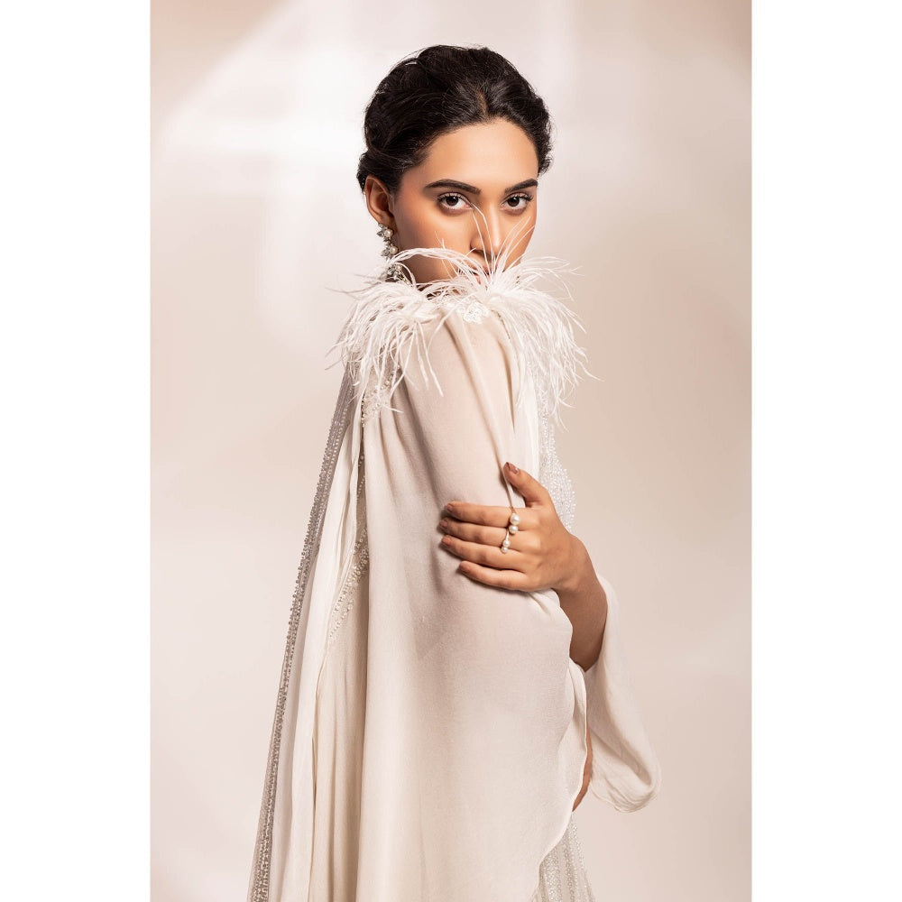 GEE SIN by Geetanjali Singh Ivory Kaftan with Embellished Inner (Set of 2)