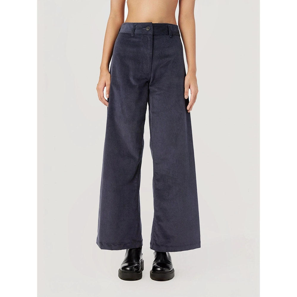 Genes Lecoanet Hemant Women Mid Rise Self Pattern Pant