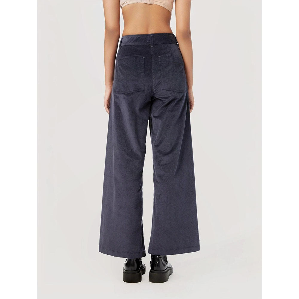 Genes Lecoanet Hemant Women Mid Rise Self Pattern Pant