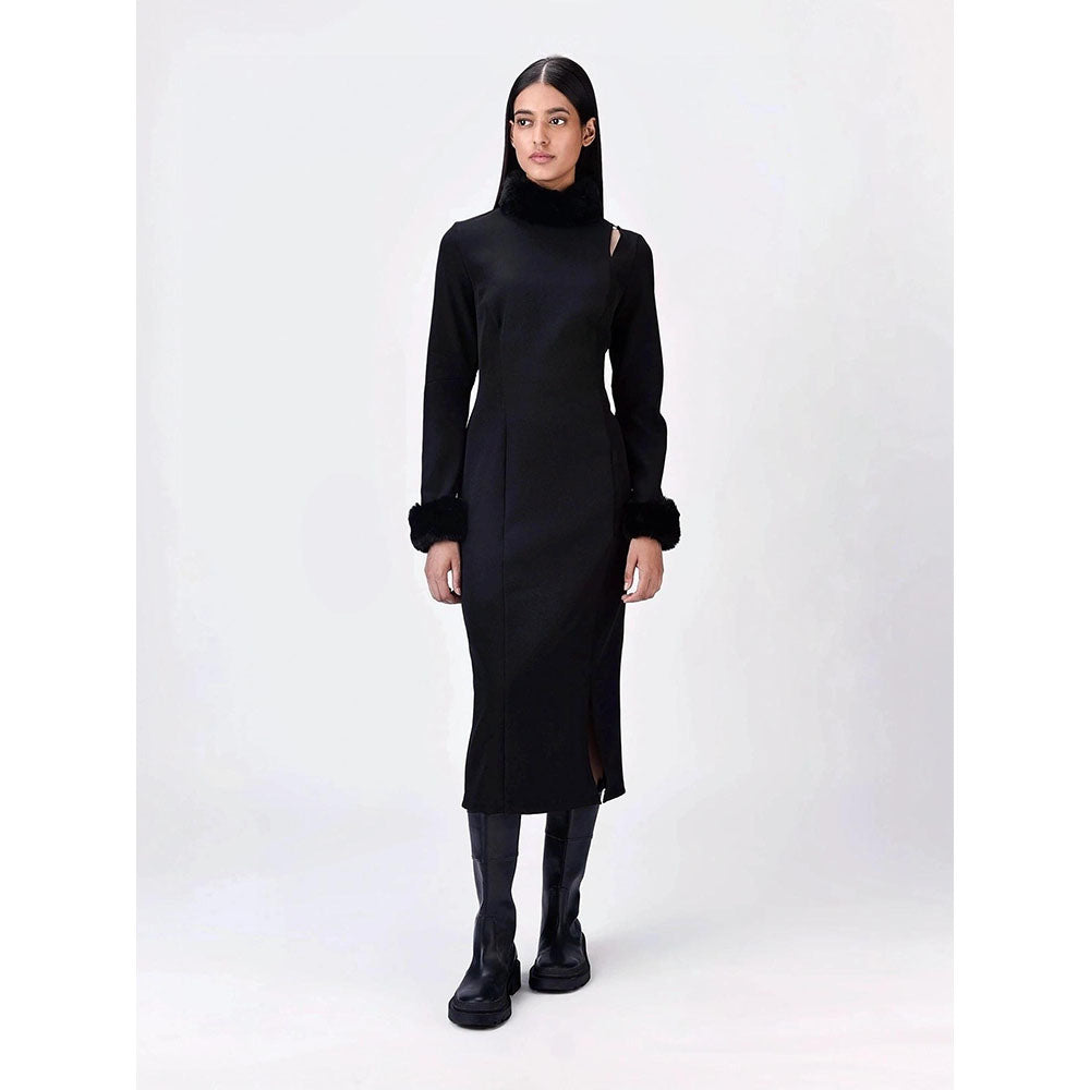 Genes Lecoanet Hemant Women Polyester Crepe Turtle Neck Solid Dress
