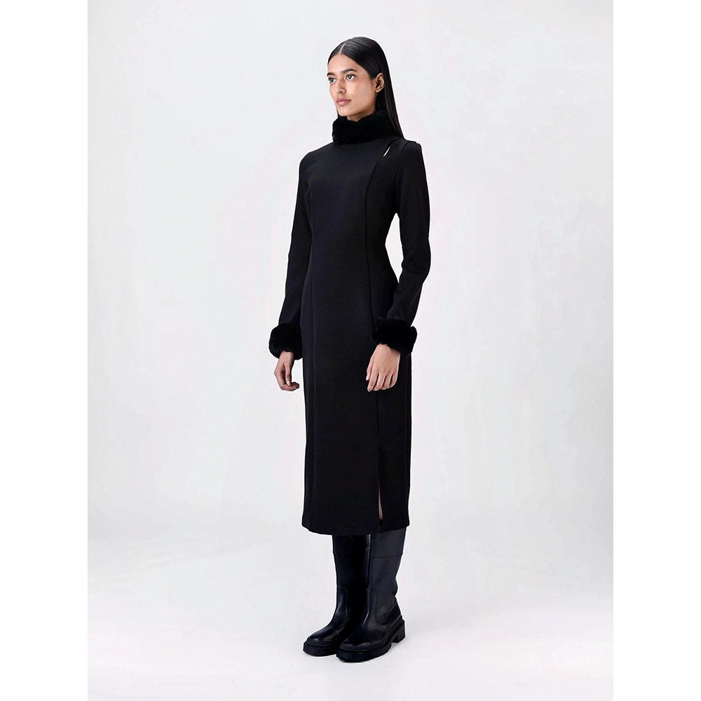 Genes Lecoanet Hemant Women Polyester Crepe Turtle Neck Solid Dress