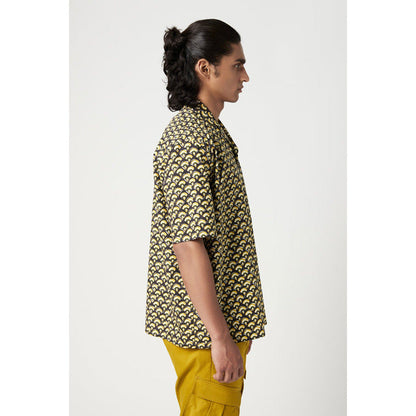 Genes Lecoanet Hemant Easy Fit Half Sleeve Shirt With Asymmetric Bone Pockets