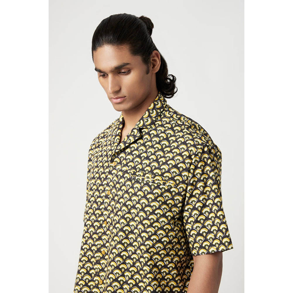 Genes Lecoanet Hemant Easy Fit Half Sleeve Shirt With Asymmetric Bone Pockets