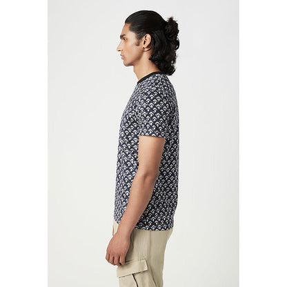 Genes Lecointe Hemant Regular Fit T-Shirt In All-Over Scallop Print