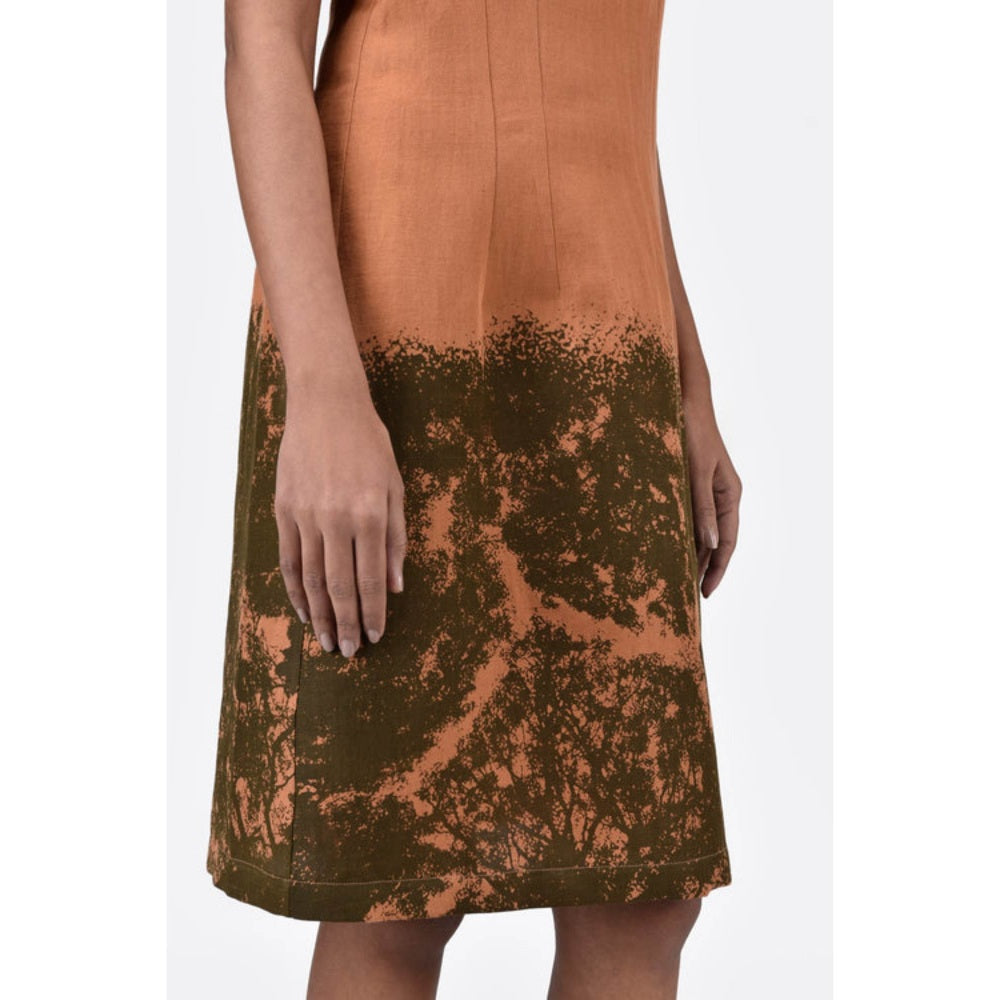 Genes Lecoanet Hemant Slim Fit V-Neck Sleeveless Dress With Canopy Print