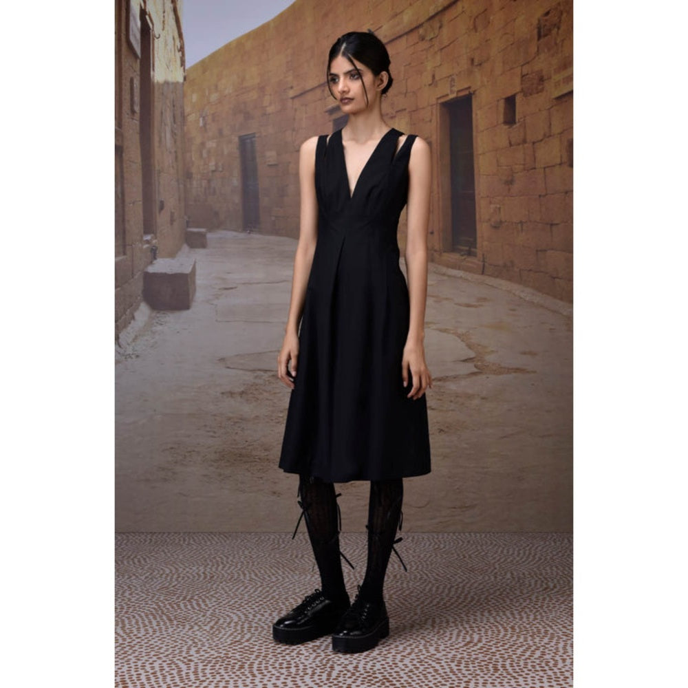 Genes Lecoanet Hemant Sleeveless Black Poly Woollen Midi Dress