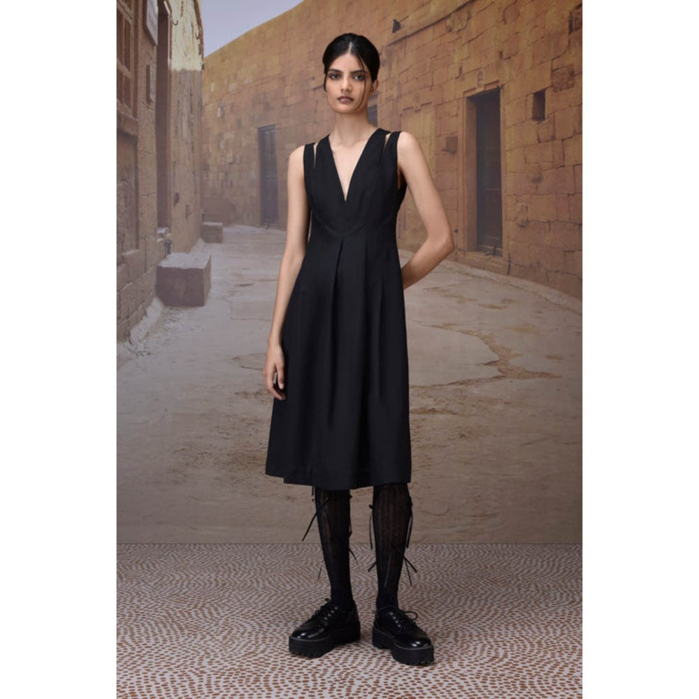 Genes Lecoanet Hemant Sleeveless Black Poly Woollen Midi Dress