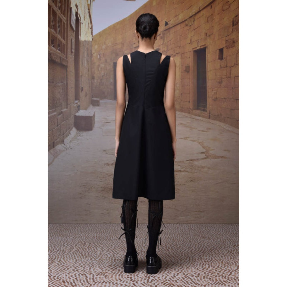 Genes Lecoanet Hemant Sleeveless Black Poly Woollen Midi Dress