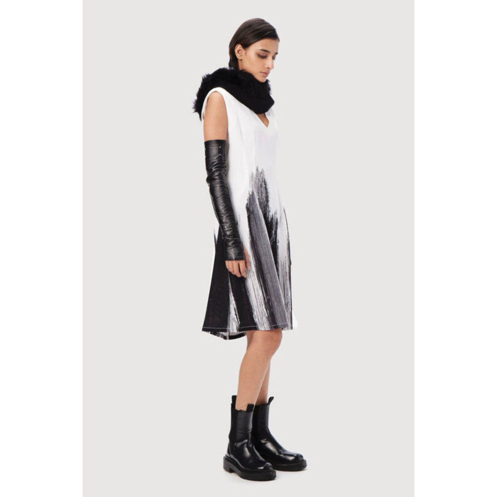 Genes Lecoanet Hemant Semi-Fit V-Neck Sleeveless Dress With Brush Stroke Print