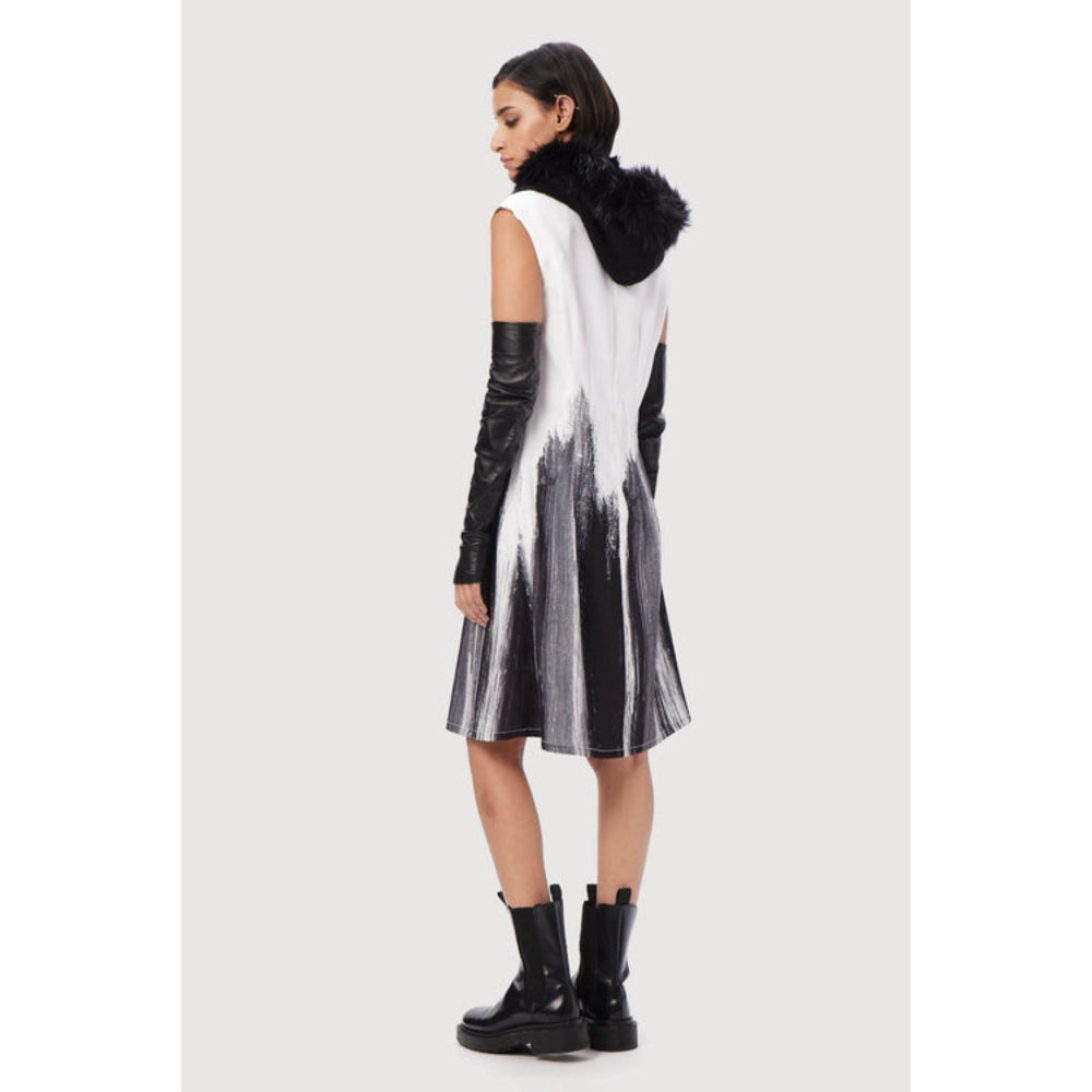 Genes Lecoanet Hemant Semi-Fit V-Neck Sleeveless Dress With Brush Stroke Print
