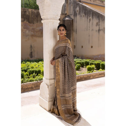 Geroo Luxe Grey Woven Design Pure Silk Bagru Saree with Unstitched Blouse