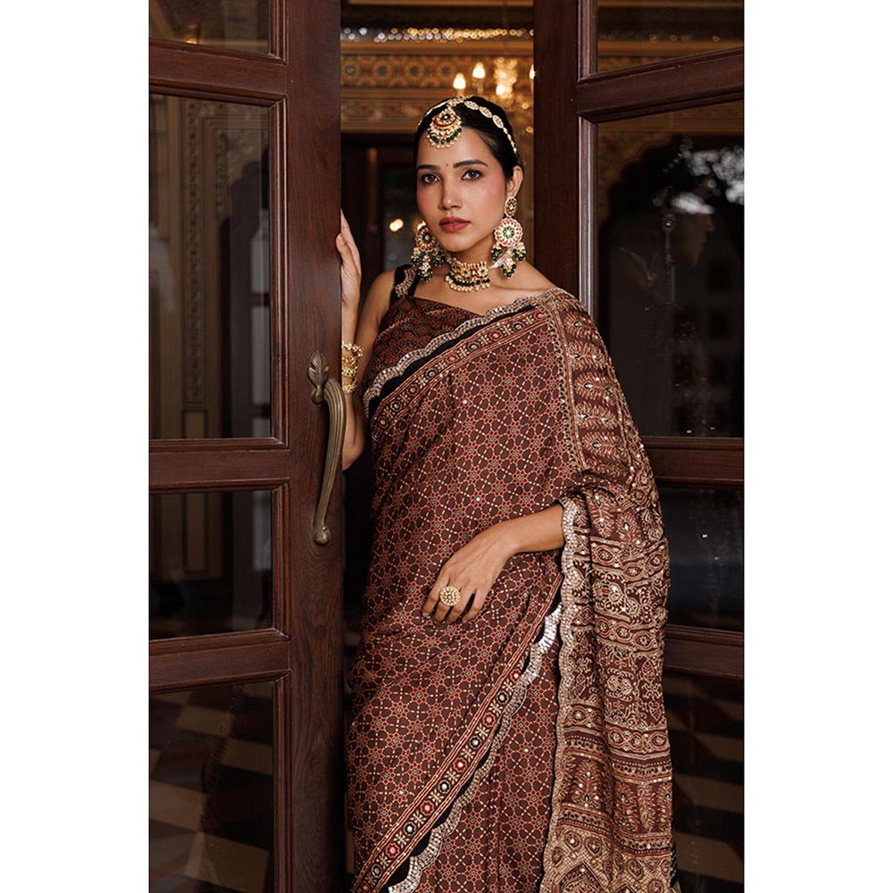 Geroo Luxe Women Brown Silk Embellished Saree with Unstitched Blouse