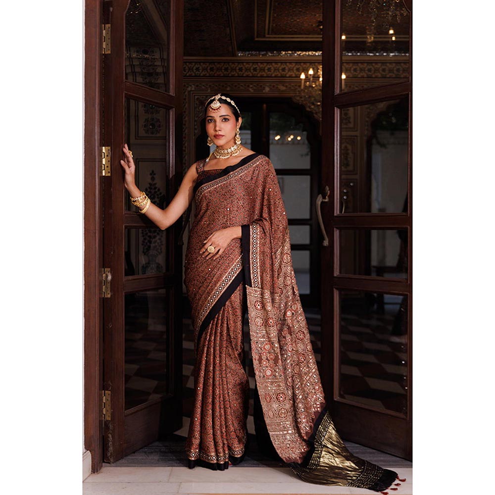 Geroo Luxe Women Maroon Silk Embellished Saree with Unstitched Blouse