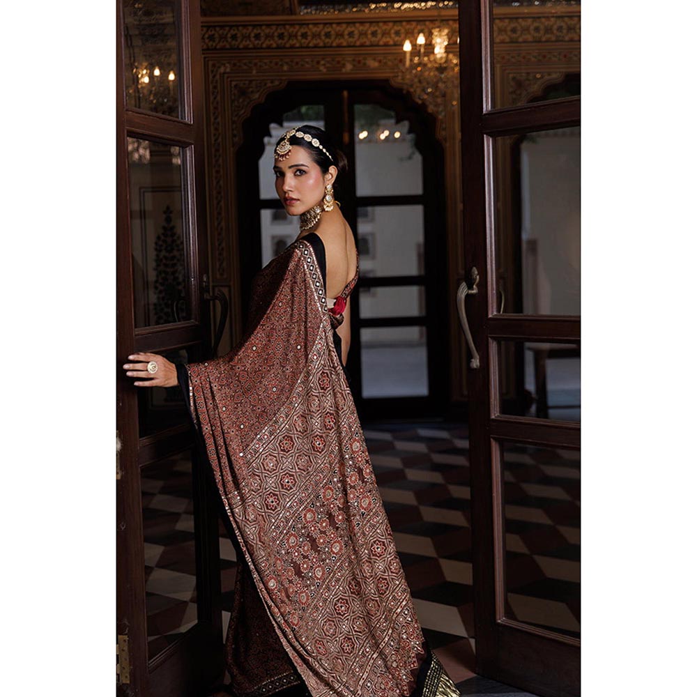 Geroo Luxe Women Maroon Silk Embellished Saree with Unstitched Blouse