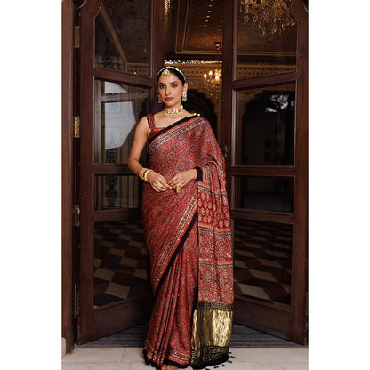 Geroo Luxe Women Maroon Silk Embellished Saree with Unstitched Blouse