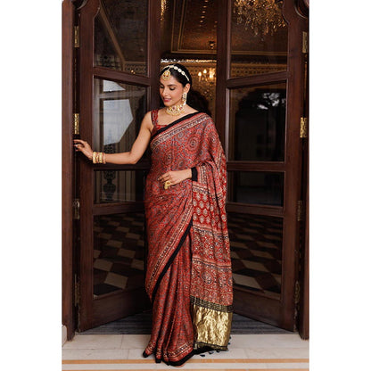 Geroo Luxe Women Maroon Silk Embellished Saree with Unstitched Blouse