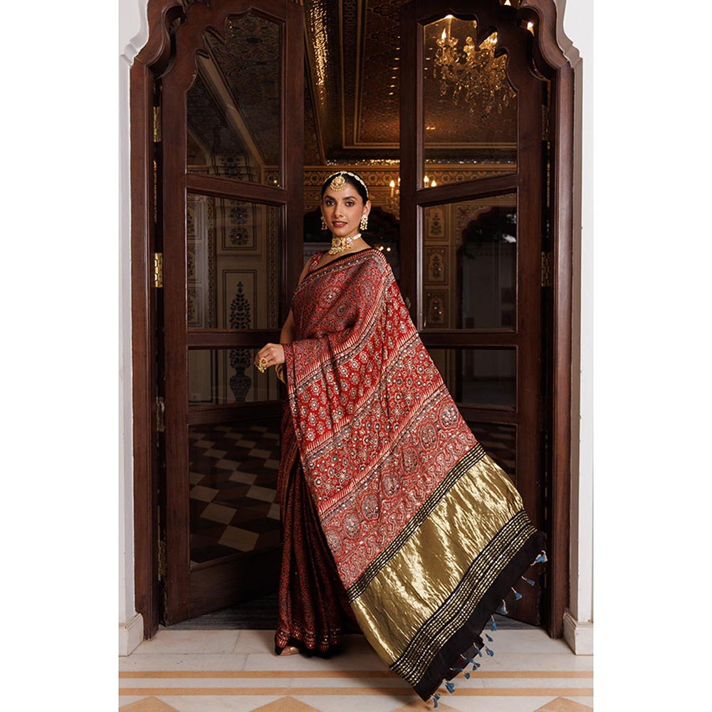 Geroo Luxe Women Maroon Silk Embellished Saree with Unstitched Blouse