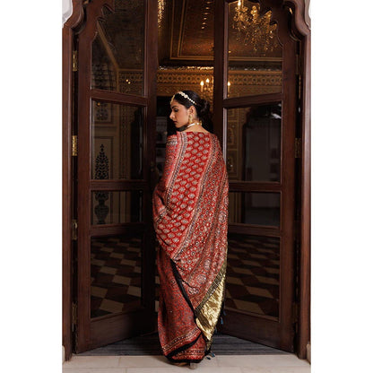 Geroo Luxe Women Maroon Silk Embellished Saree with Unstitched Blouse