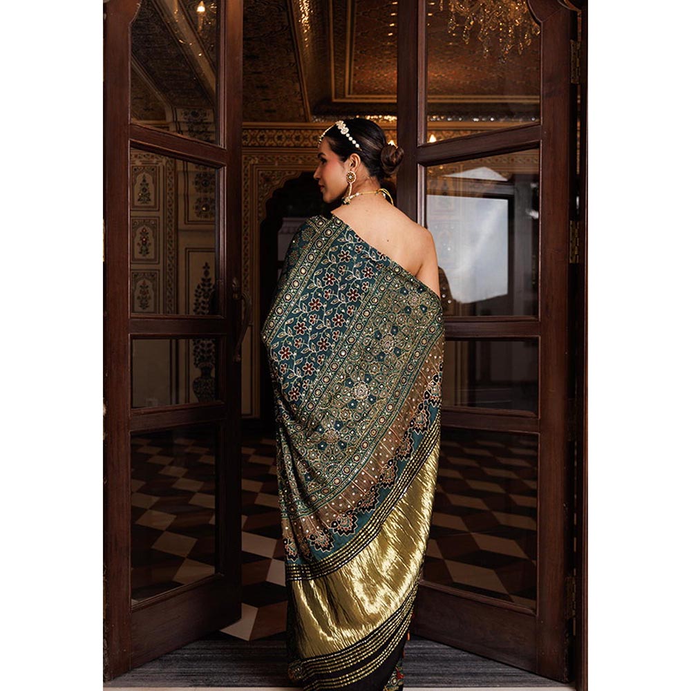 Geroo Luxe Women Green Silk Embellished Saree with Unstitched Blouse