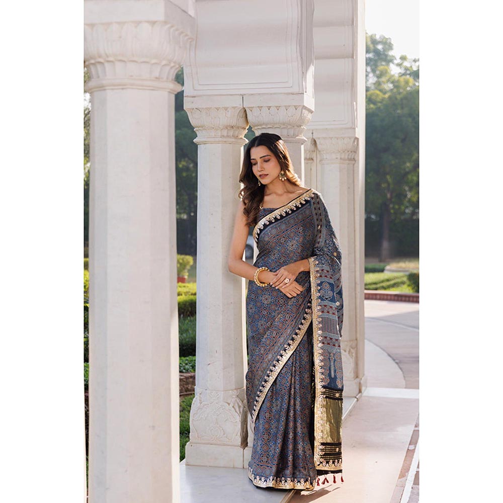 Geroo Luxe Women Indigo Silk Embellished Saree with Unstitched Blouse