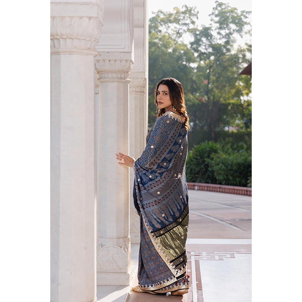 Geroo Luxe Women Indigo Silk Embellished Saree with Unstitched Blouse