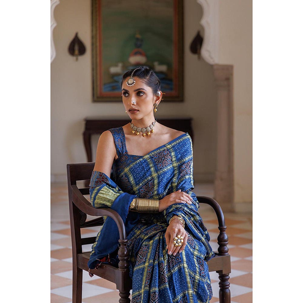 Geroo Luxe Women Blue Silk Handloom Saree with Unstitched Blouse