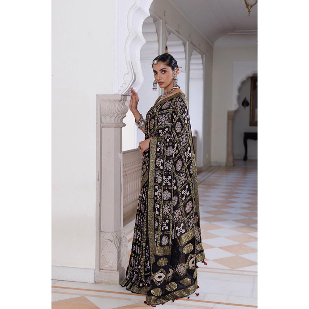 Geroo Luxe Women Black Silk Handloom Saree with Unstitched Blouse