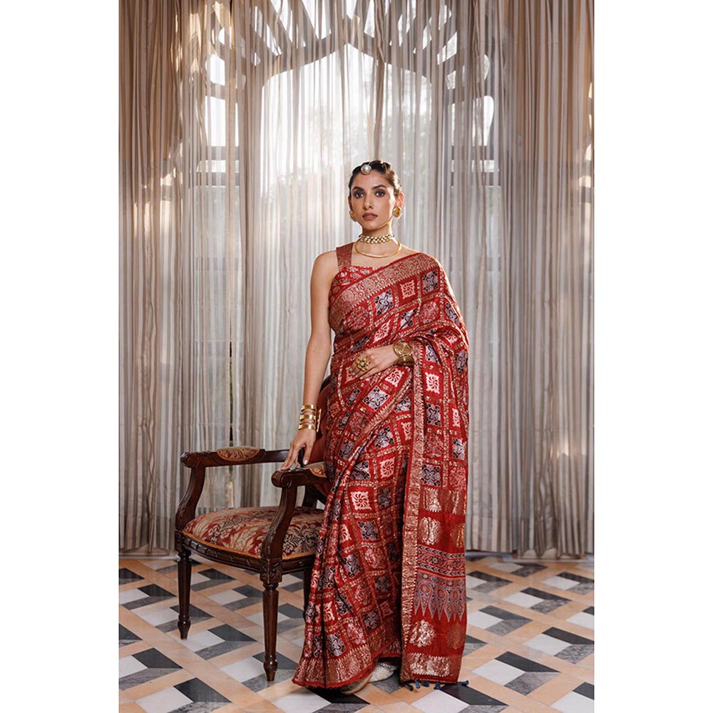 Geroo Luxe Women Maroon Silk Handloom Saree with Unstitched Blouse